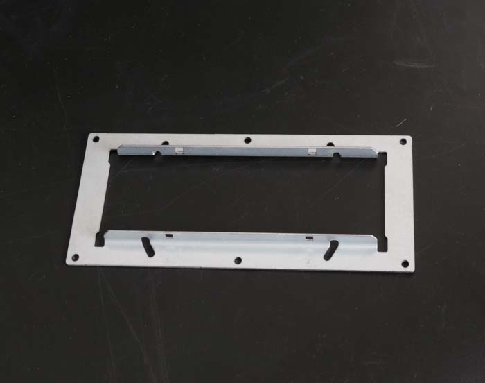 Штамповочная стальная пластина по индивидуальному заказу, оцинкованная поверхность.